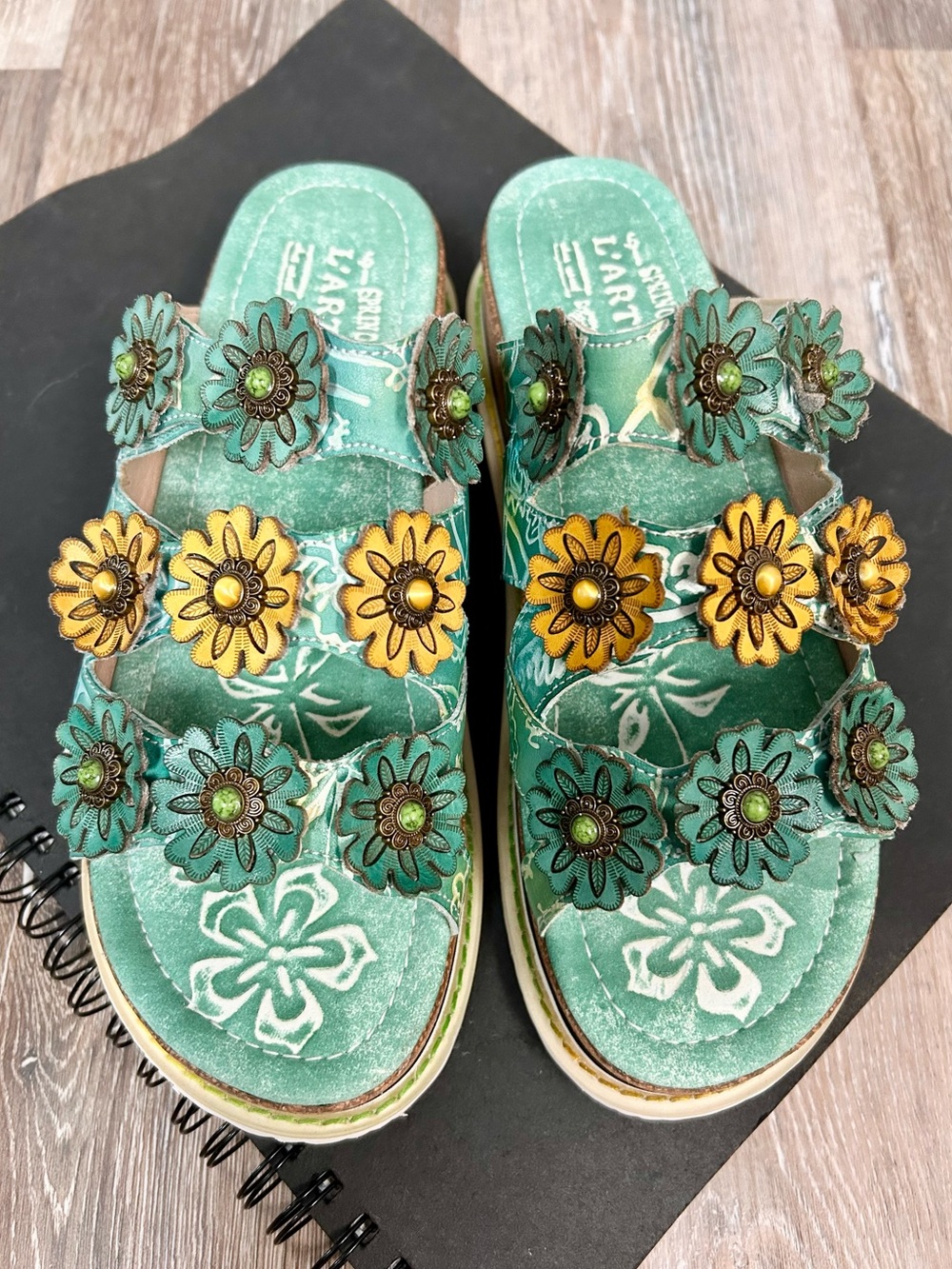 L’ARTISTE 🦉 NWT Spring Step Owlish Three Strap Platform Sandals - Size 8.5